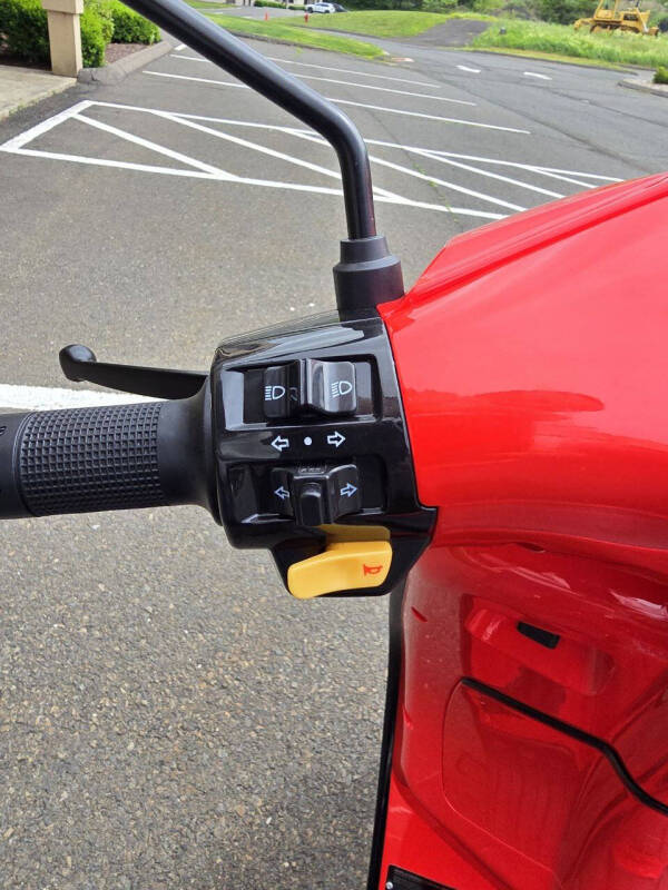 2025 Ice Bear Classic 150cc Scooter