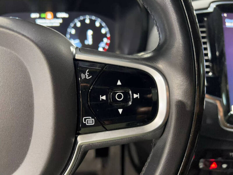 2016 Volvo XC90 T6 Momentum