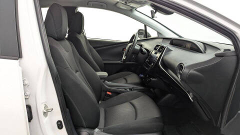 2022 Toyota Prius LE