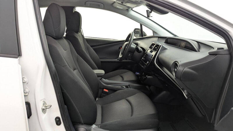 2022 Toyota Prius LE