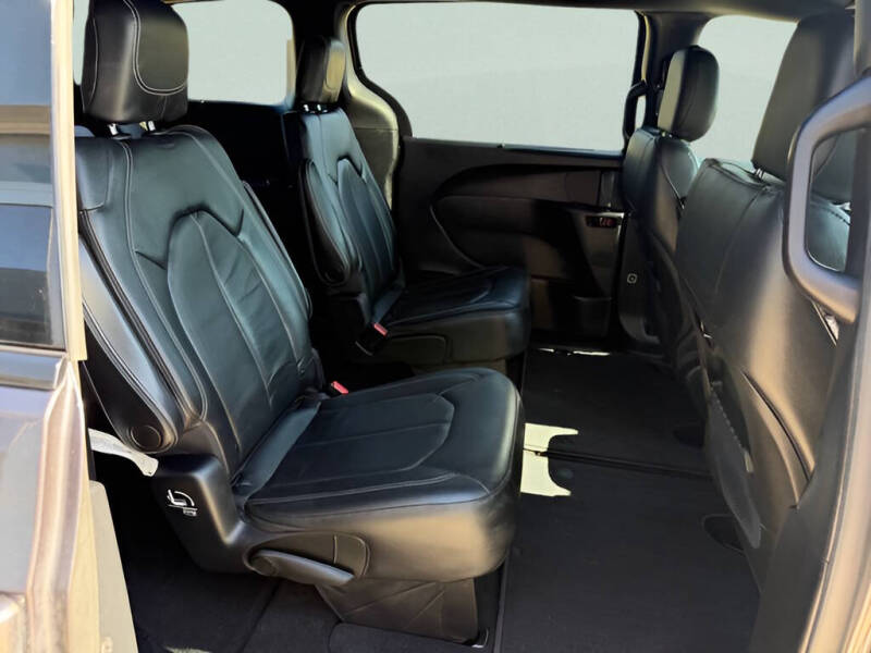 2020 Chrysler Pacifica AWD LAUNCH EDITION - Photo 12