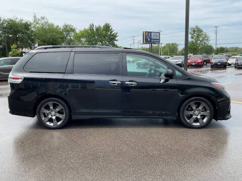 2015 Toyota Sienna SE 8-Passenger