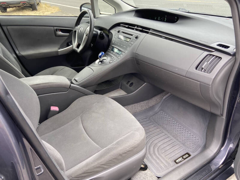 2010 Toyota Prius III