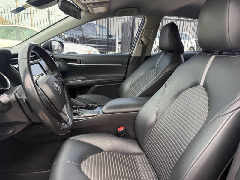 2020 Toyota Camry SE