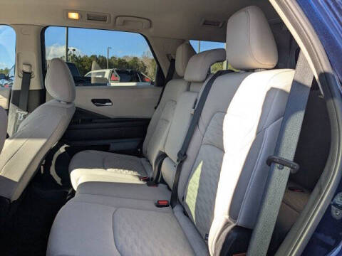 2022 Nissan Pathfinder SV