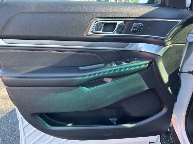 2017 Ford Explorer Sport