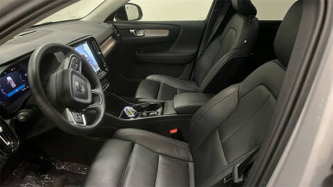 2025 Volvo XC40 B5 Plus Dark Theme