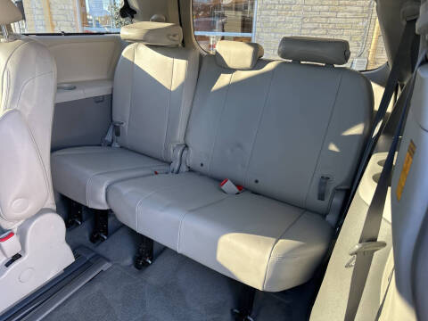 2013 Toyota Sienna XLE 8-Passenger