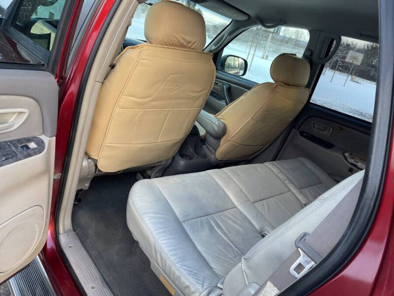 2004 Toyota Sequoia SR5