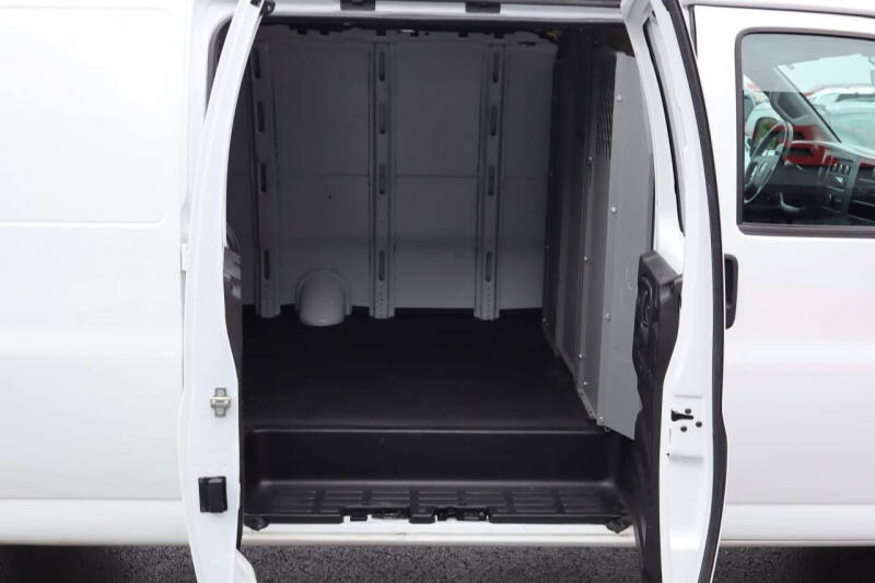 2023 GMC Savana 2500
