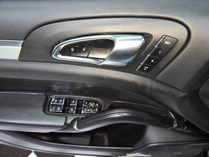 2013 Porsche Cayenne GTS