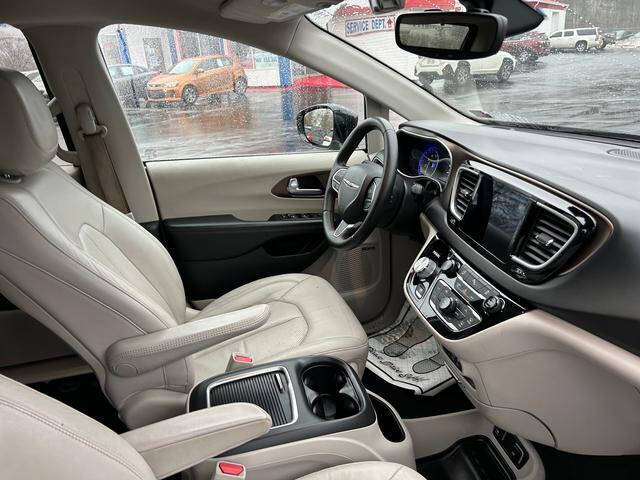 2017 Chrysler Pacifica Touring-L Plus