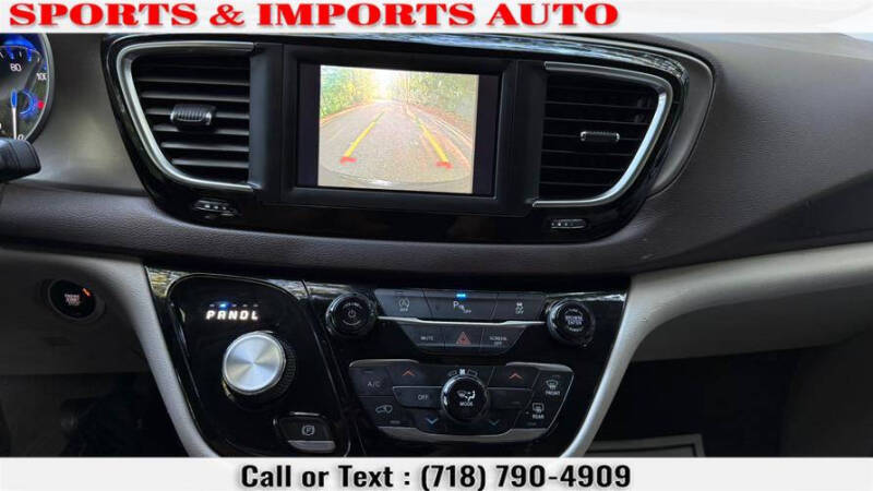 2020 Chrysler Voyager LXi