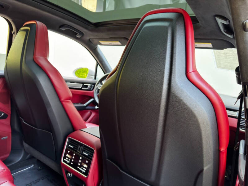 2022 Porsche Cayenne Turbo S E-Hybrid