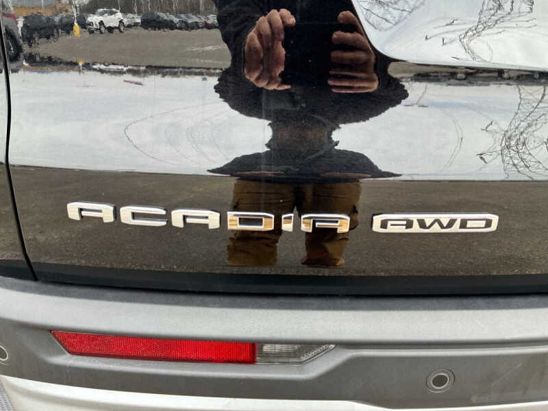 2025 GMC Acadia Elevation