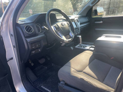 2017 Toyota Tundra SR5