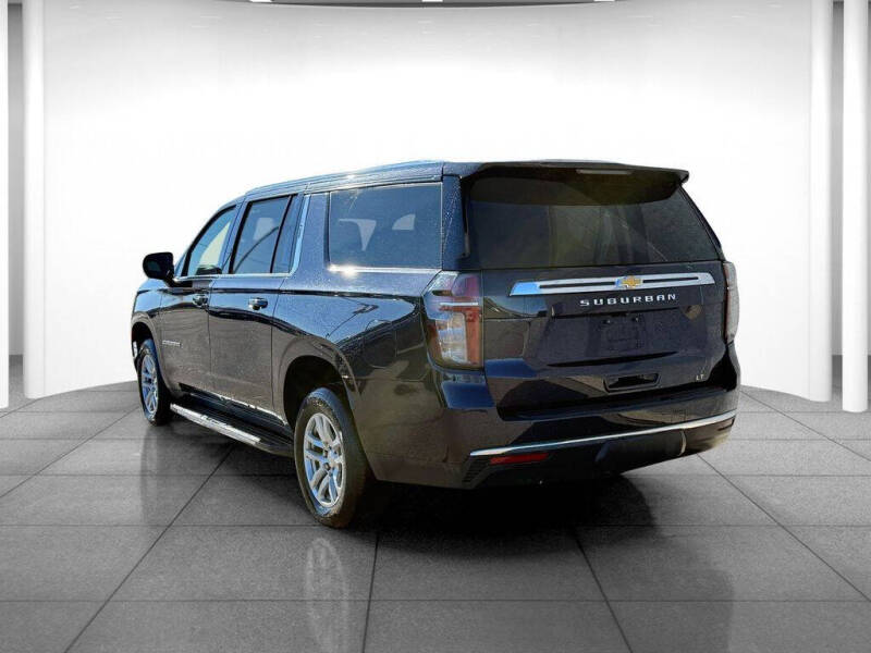 2023 Chevrolet Suburban LT