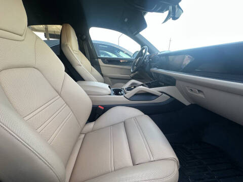 2025 Porsche Cayenne GTS