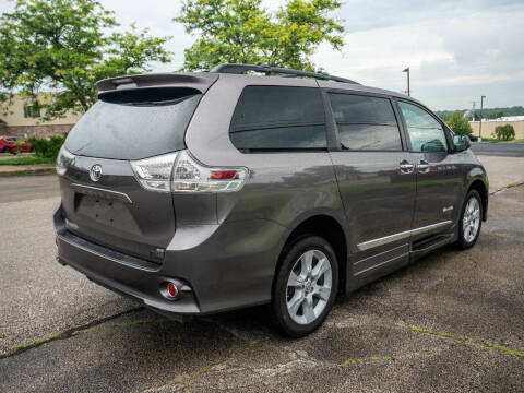 2015 Toyota Sienna SE 8-Passenger