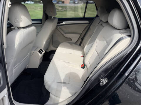 2016 Volkswagen Golf TSI S