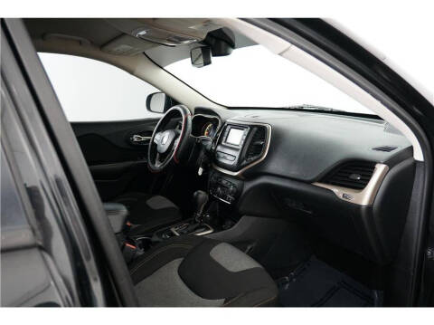 2016 Jeep Cherokee Sport