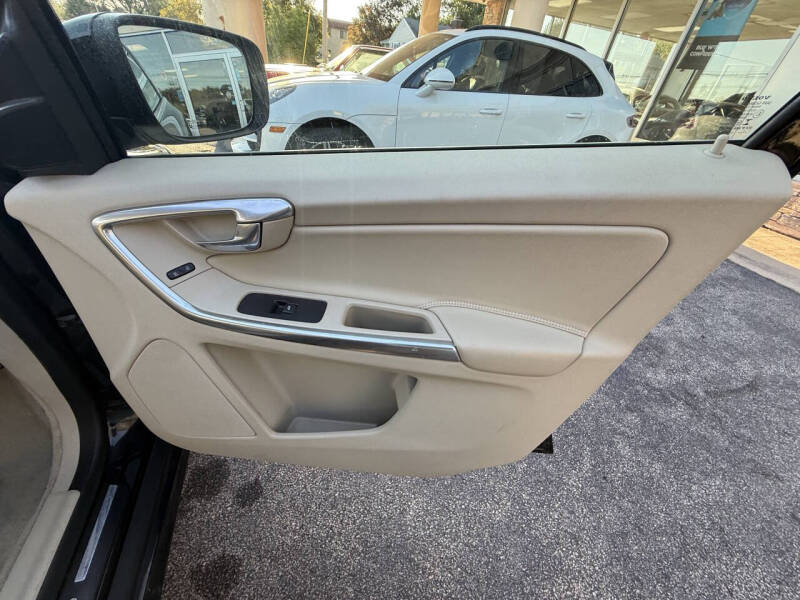 2015 Volvo XC60 T5 Platinum