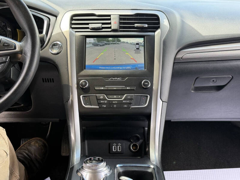 2020 Ford Fusion SE