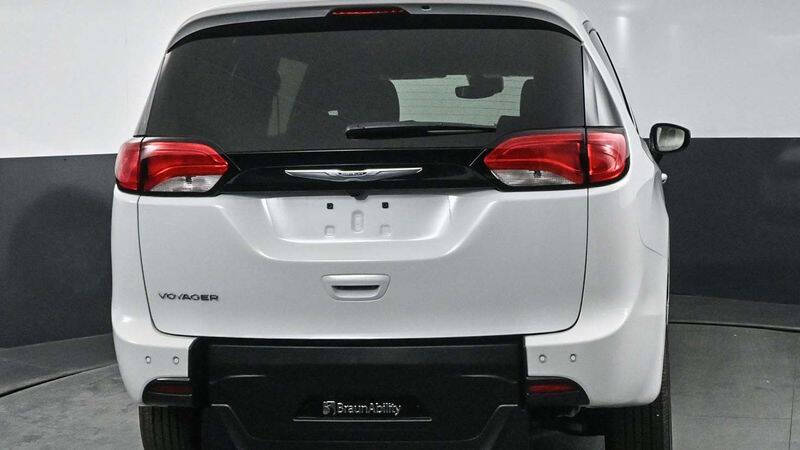 2025 Chrysler Voyager LX