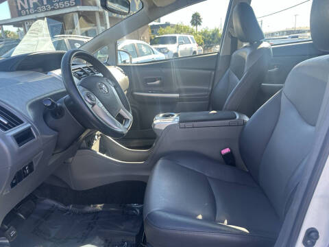 2013 Toyota Prius v Five