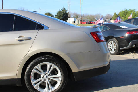 2017 Ford Taurus SEL