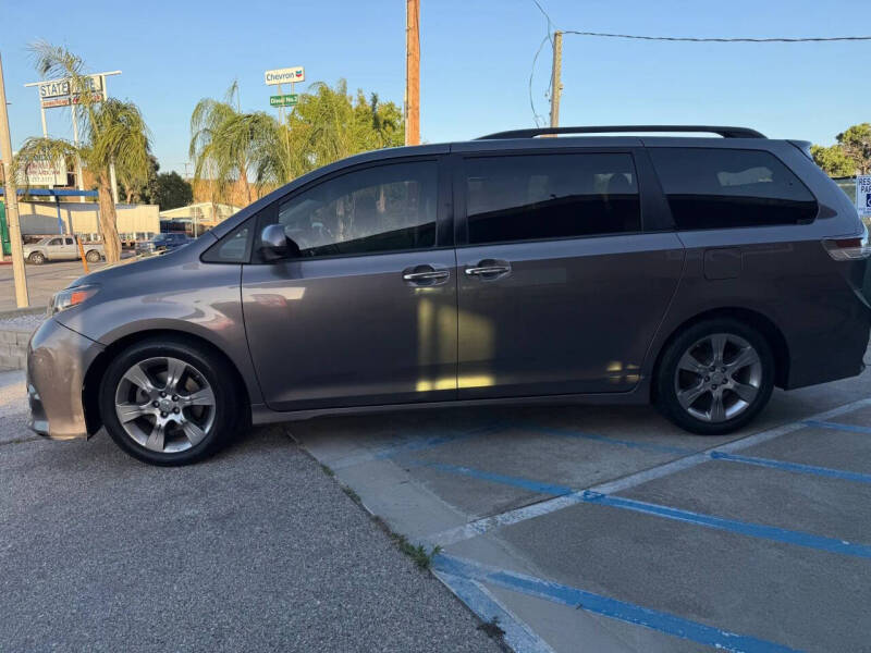 2014 Toyota Sienna SE 8-Passenger