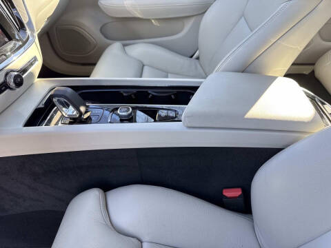 2024 Volvo S60 B5 Ultimate Dark Theme