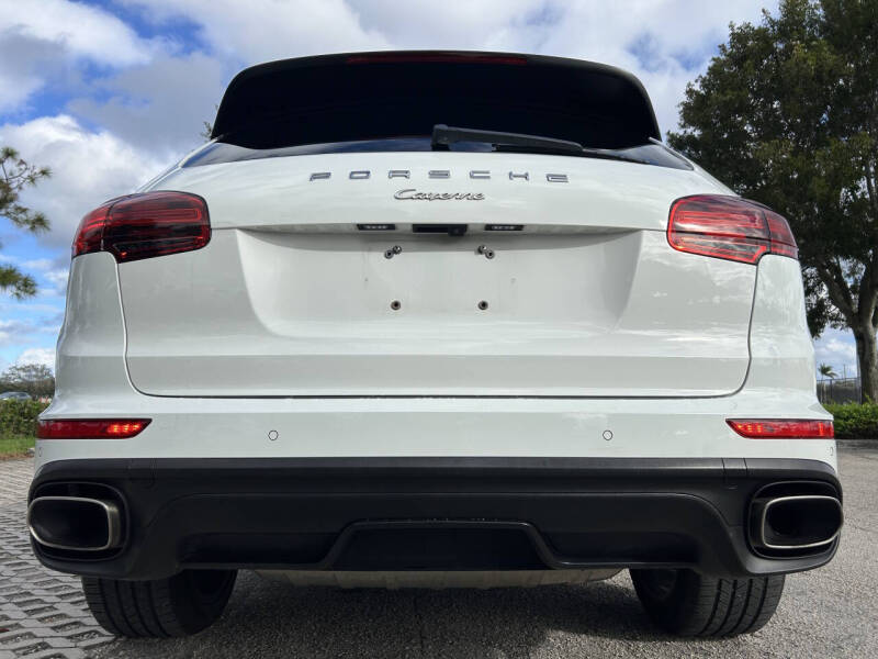 2017 Porsche Cayenne Platinum Edition