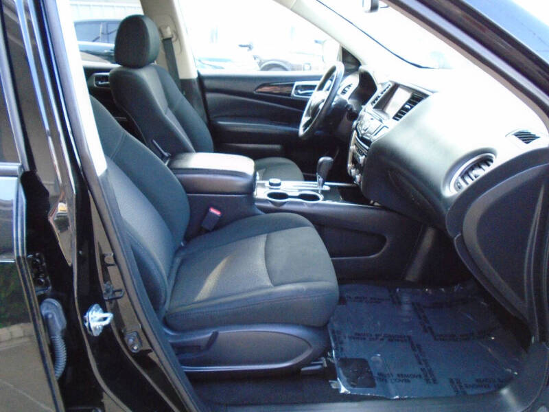 2018 Nissan Pathfinder SV