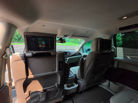 2017 Chrysler Pacifica Touring-L Plus