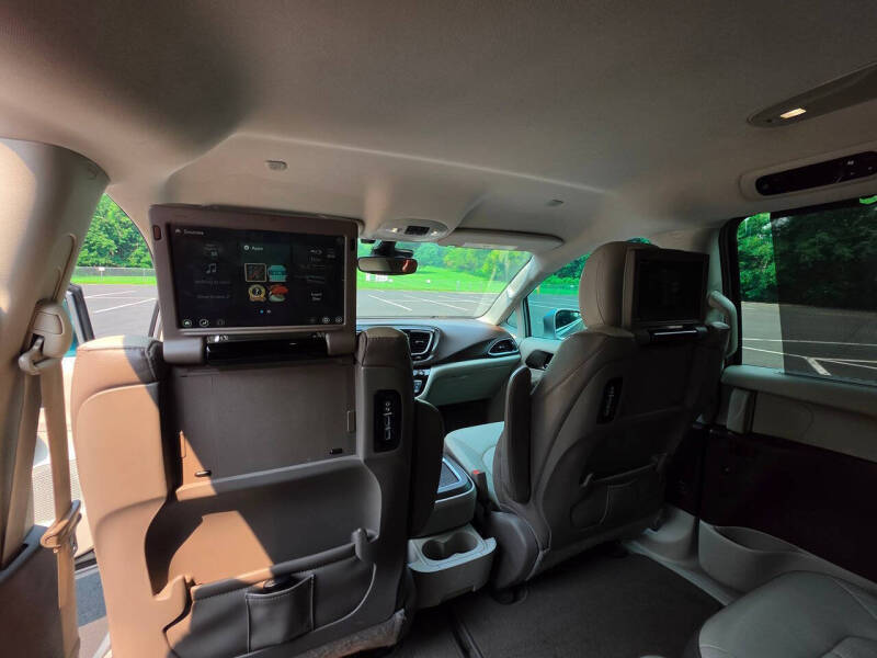 2017 Chrysler Pacifica Touring-L Plus