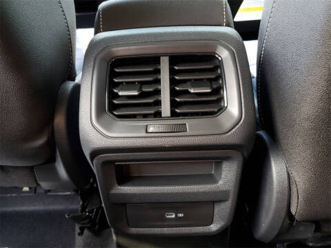 2025 Volkswagen Taos SEL 4Motion