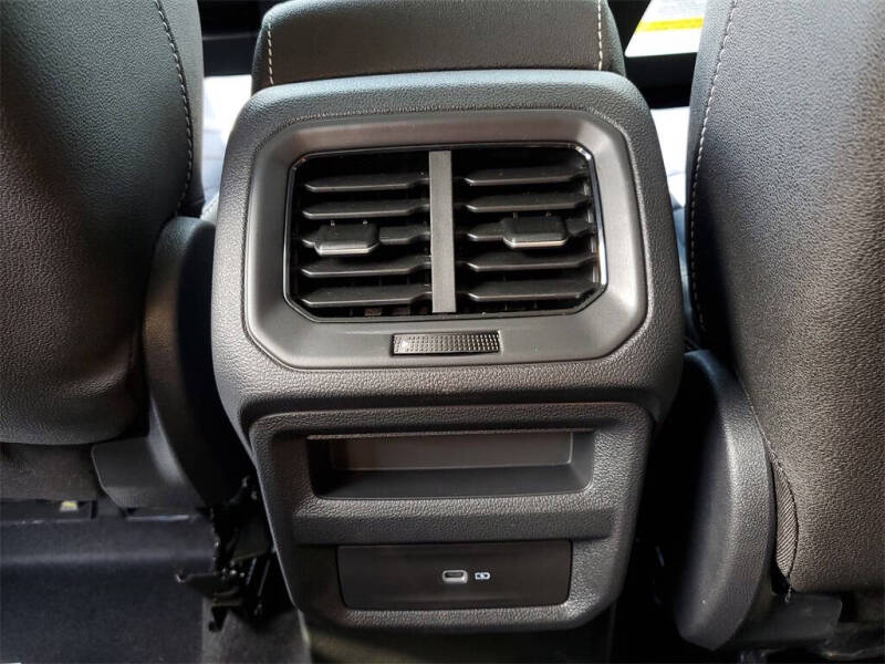 2025 Volkswagen Taos SEL 4Motion