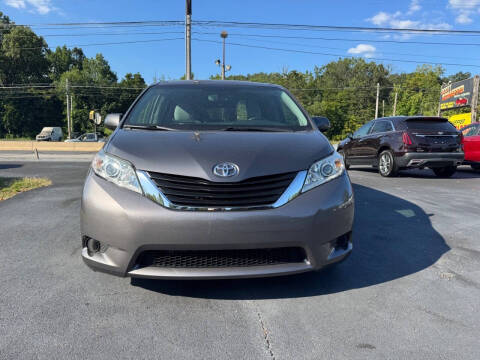 2017 Toyota Sienna LE 8-Passenger