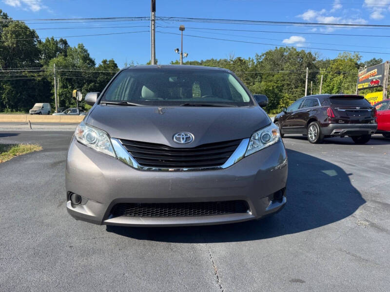 2017 Toyota Sienna LE 8-Passenger