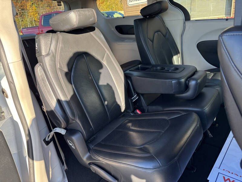 2017 Chrysler Pacifica Touring-L Plus