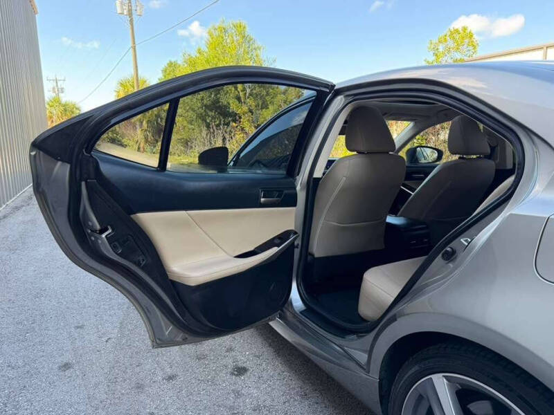 2018 Lexus IS 300