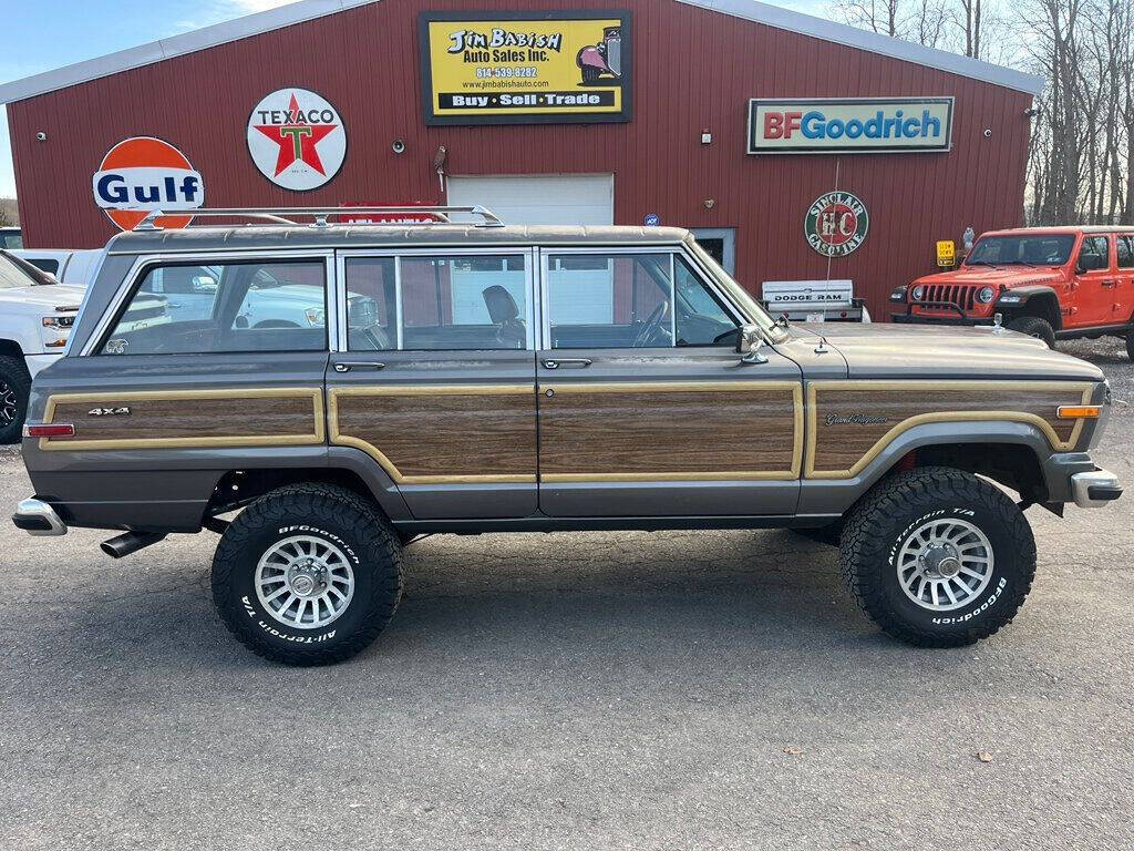 1989 Jeep Grand Wagoneer 3