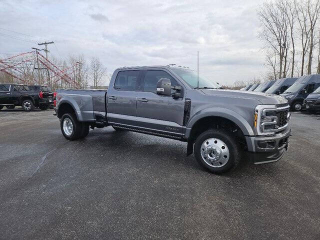 2025 Ford F-450 Super Duty Platinum