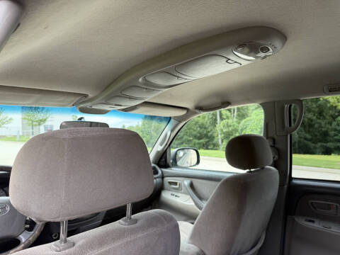 2004 Toyota Sequoia SR5