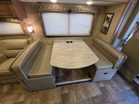 2016 Thor Motor Coach Hurricane