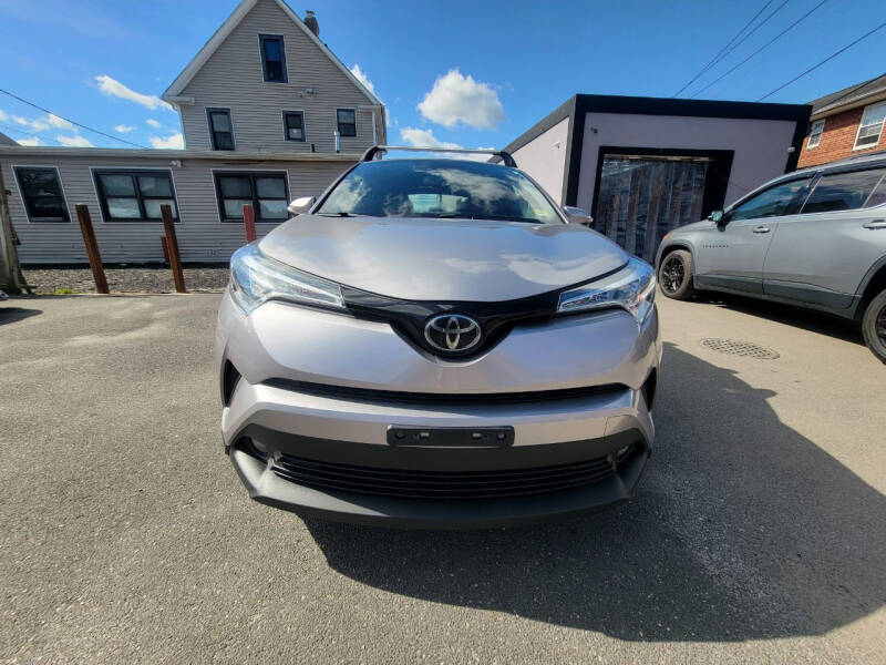 2018 Toyota C-HR XLE Premium photo 4