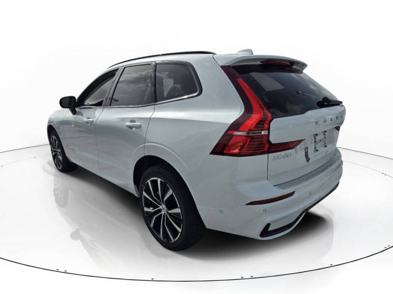 2025 Volvo XC60 B5 Plus Dark Theme