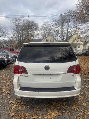 2010 Volkswagen Routan SE