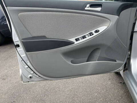 2013 Hyundai Accent GLS
